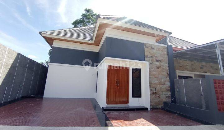  Rumah Cantik Siap Huni Di Ngaglik Sleman , Carport 3 Mobil 1