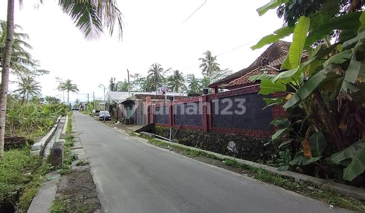 Cheap Villa with Very Large Land SHM for Quick Sale in Pakem
