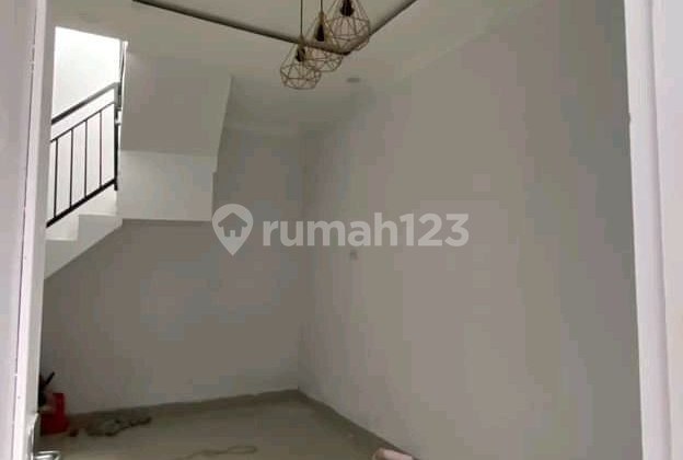 RUMAH TOWNHOUSE 2 LANTAI DI JAGAKARSA DEKAT KE UNIVERSITAS PANCASILA 2