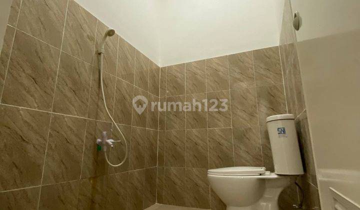 Rumah Baru Modern SHM di Depok Akses Strategis  5