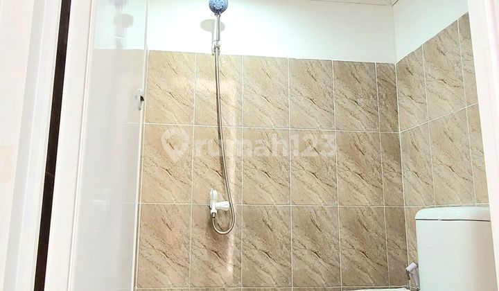 New 2-Story House Priced as 1-Story, 3km from Depok Lama Station 2