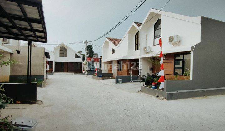 Promo Akhir Tahun Rumah Ada Rooftop Strategis Dekat Tol Pamulang, SHM 1