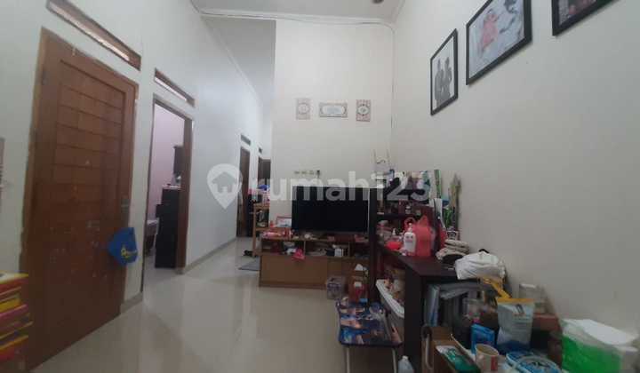 Ready-to-Live Fully Furnished House in a Housing Complex Near Public Minibus Access 2