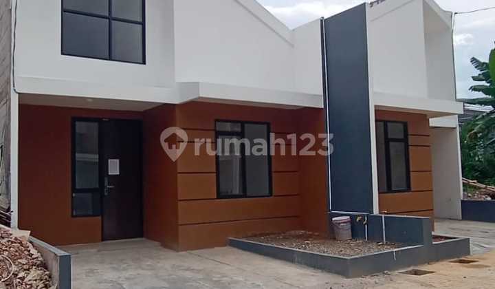 Rumah Baru Tampak 2 Lantai 300jtan 10 menit Stasiun Depok 