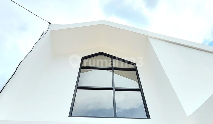 New 300 Million House Looks 2 Floors Price 1 Floor 3Km from Depok Lama Station 2