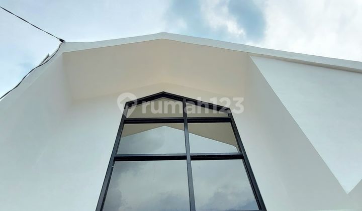 House 10 Minutes from Depok Lama Station Mezzanine Concept 300 million