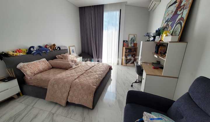 Dijual Rumah Mewah Semi Furnish Ada Kolam Renang Di Arga Golf Bsb 2