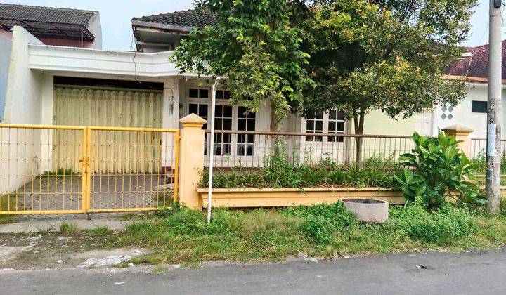 Rumah Tengah Kota Ambulu 1