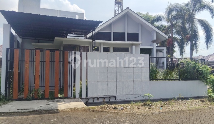 Rumah Tengah Kota Jember Rumah Tengah Kota Jember