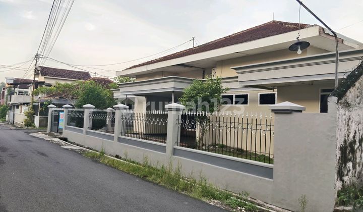 Rumah Tengah Kota Jember Rumah Tengah Kota Jember