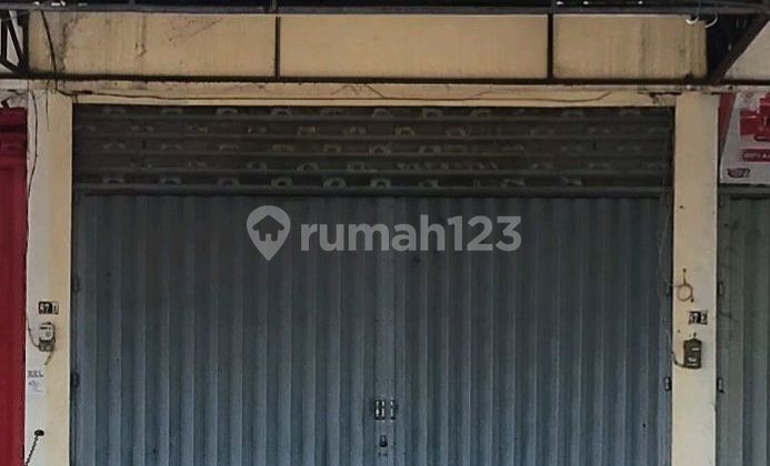 Ready-to-Live-in Shop House by the Road in a Prime Location