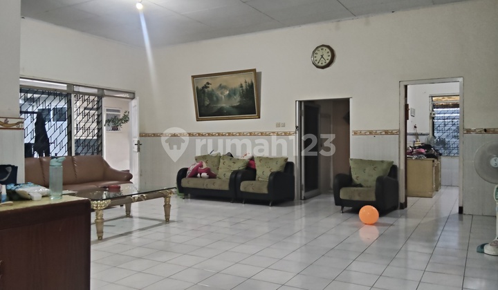 Rumah Tengah Kota Jember 2