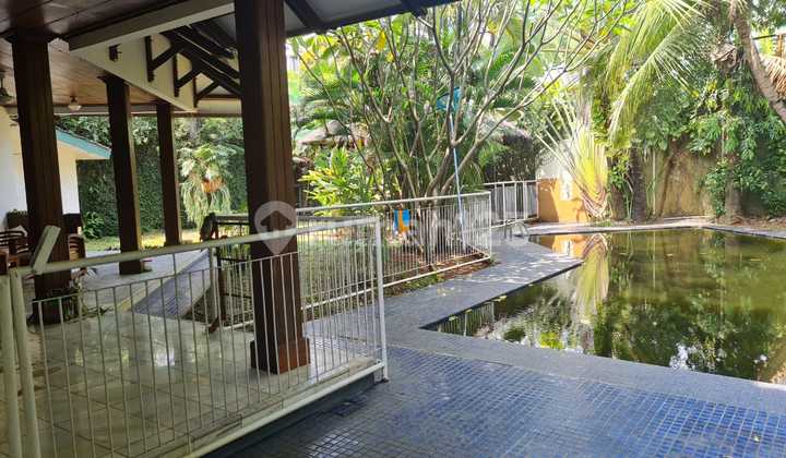 Rumah Classy Yang Hijau Dan Tenang di Kemang Dalam Area 1