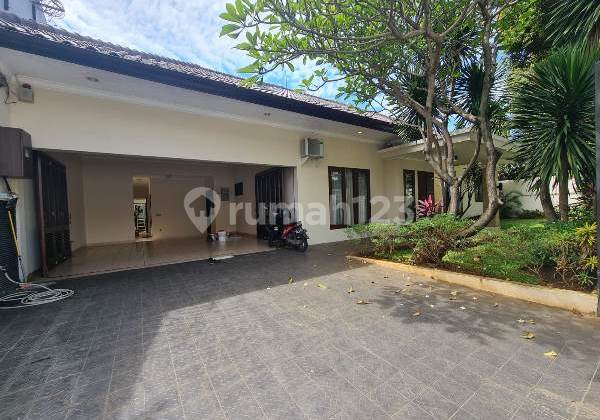 For Rent One Floor House With Beautiful Garden In Kemang Area 2