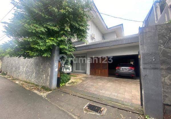 Dijual Rumah Cantik Plafon Tinggi Jalan Buntu Tenang Di Ampera 2