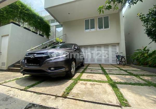 For Rent: Modern House with Spacious Yoga Area and Rooftop in Senopati, South Jakarta For Rent: Modern House with Spacious Yoga Area and Rooftop in Senopati, South Jakarta