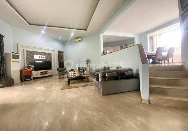 Dijual Rumah Mewah Design Bergaya Resort Dengan Pencahayaan Cukup