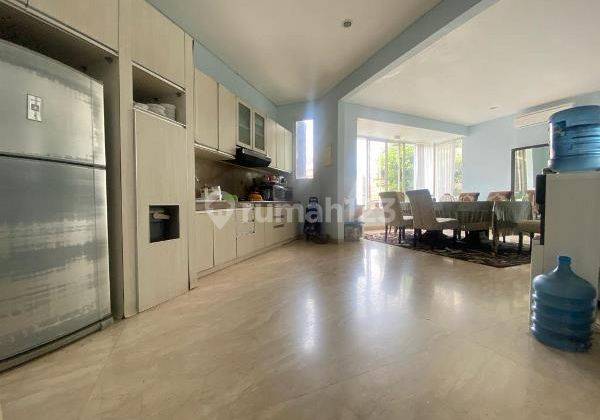 Dijual Rumah Mewah Design Bergaya Resort Dengan Pencahayaan Cukup