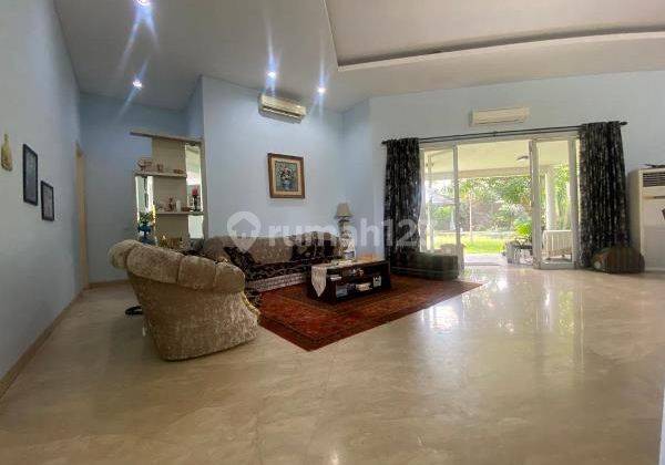 Dijual Rumah Mewah Design Bergaya Resort Dengan Pencahayaan Cukup