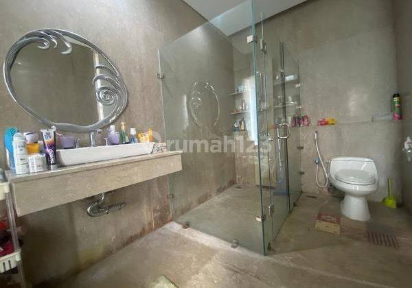 Dijual Rumah Mewah Design Bergaya Resort Dengan Pencahayaan Cukup