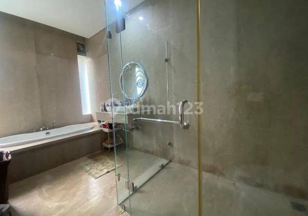 Dijual Rumah Mewah Design Bergaya Resort Dengan Pencahayaan Cukup