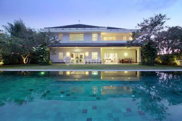 The Stunning And Luxury Villa With Rice Field View In Umalas 1