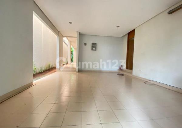 Disewa Modern House With Fabulous Layout, Garden And Private Swimming Pool In Kemang 2