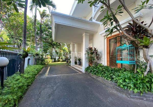 Beautiful House With Nice Garden And Lovely Swimming Pool In Pondok Indah Area 2