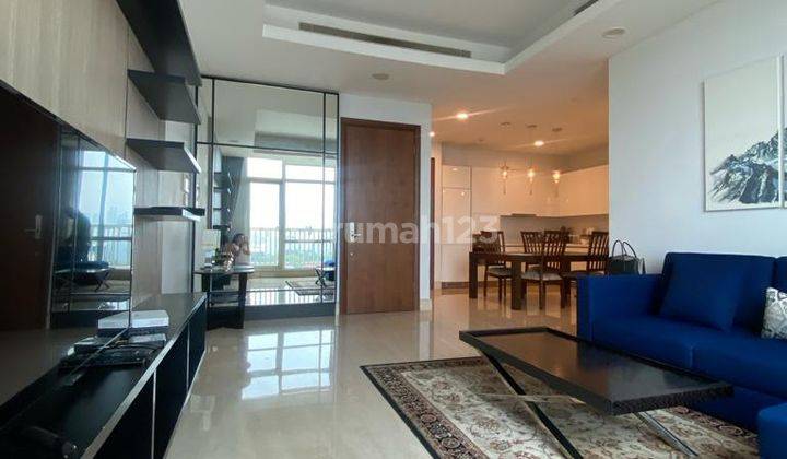ruang tamu luxury and cozy 2 bedrooms