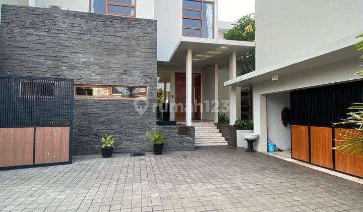 Rumah Mewah Dan Modern Dalam Compound Dengan Kolam Renang Di Kemang 2