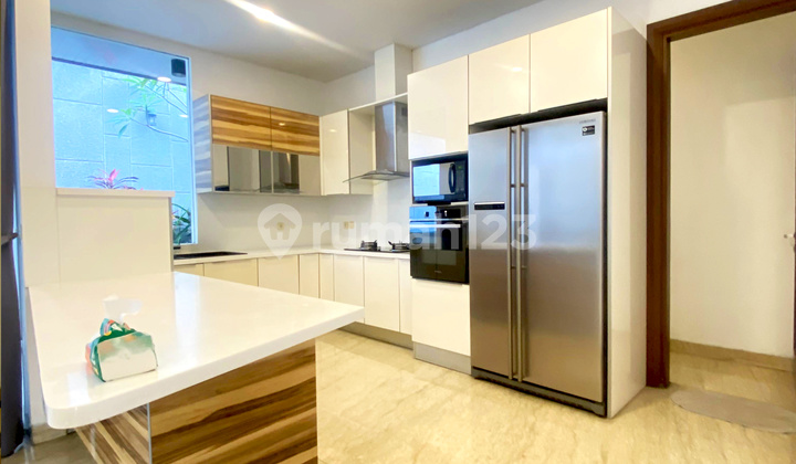 Disewa Rumah Modern Minimalist Style Yang Terang Lengkap Dengan Private Swimming Pool Dalam Compound Pejaten Barat 2