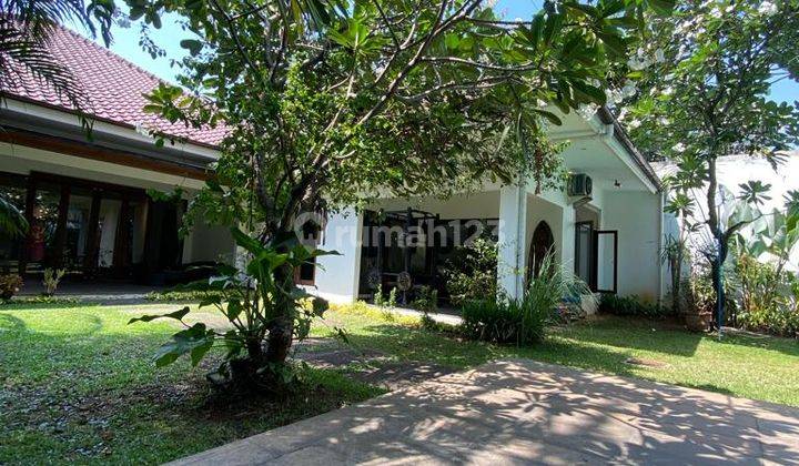 For Rent Sewa A Beautiful One Storey House With A Big Garden And Spacious Layout In Pejaten Barat.