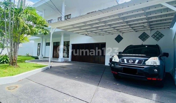 Disewa Rumah Mewah di Pejaten Barat Bebas Banjir, Kolam Renang Besar & Lokasi Strategis