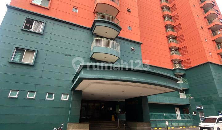 For Rent Spacious Nuansa Hijau Apartment With Beautiful View Of The Golf Course From Balcony, Pondok Indah 2