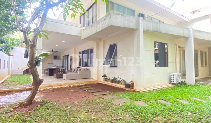 For Sale, 2-Story Strong Single House, Hook Position in Strategic and Premium Area Near Pakubuwono Apartment, South Jakarta