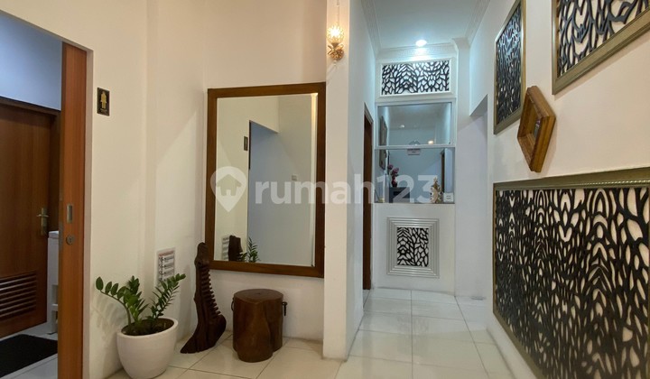 Dijual Semi-Gedung Usaha 4 Lantai Termasuk Rooftop Jual di Harga NJOP di Best Area dan Strategis Prapanca Jakarta Selatan