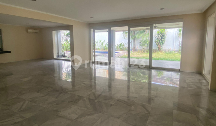 Disewa Single House bisa untuk Private Office atau Rumah Tinggal di Cipete 5Br Halaman Belakang Luas dan Ada Kolam Renang, Jalan Kaki ke Antasari 2