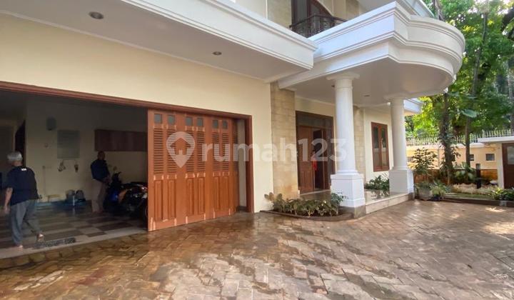 Disewa Beautiful Spacious House Di Area Tenang Pondok Indah, Posisi Hook