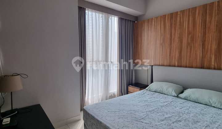 For Rent Homey City Living with Skyline, Living Steps from Taman Anggrek Mall 2