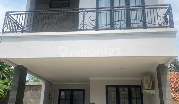 Dijual Rumah Modern Mewah di Townhouse ada Tennis Court 500 Meter ke Andara Toll
