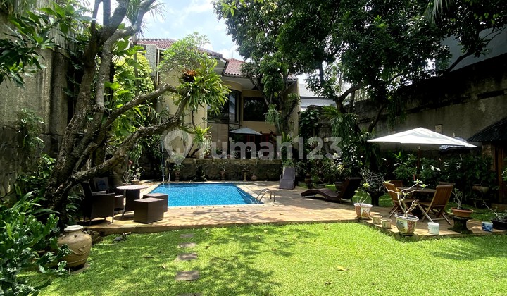 Disewa Rumah Indah Dengan Taman Luas Seperti Resort di Pejaten Barat