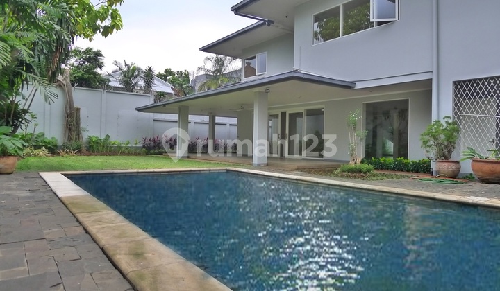 For Rent Single House in Cipete 5Br Spacious Backyard and Swimming Pool, Walking Distance to Antasari