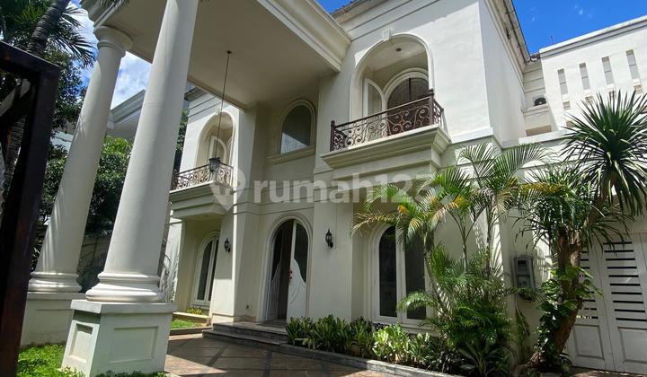 Disewa Rumah Cantik dan Luas Pakai Kolam Renang dan Taman Belakang Luas, Kemang Disewa Rumah Cantik dan Luas Pakai Kolam Renang dan Taman Belakang Luas, Kemang