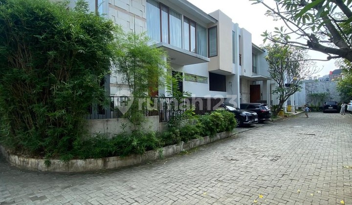 Rumah Minimalis Modern di Townhouse Dengan Private Swimming Pool Di Bangka Hanya 500 meter ke Antasari Road 2