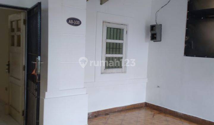 tampak depan rumah di grand poris cipondoh