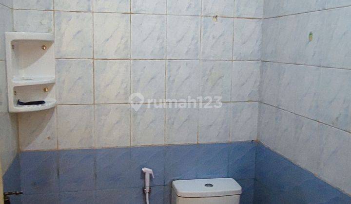 kamar mandi rumah di grand poris cipondoh