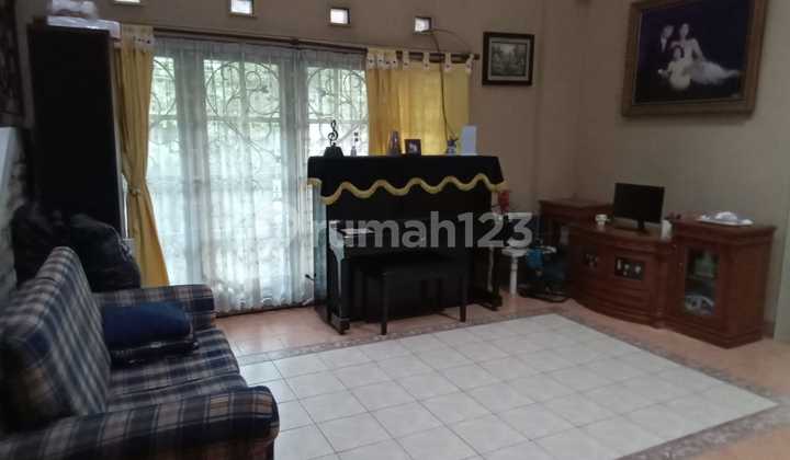 Corner House by the Main Road in Citra Garden 3, 2.5 Floors Furnished 2