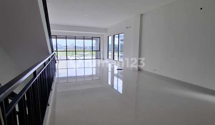 Studio Loft Hampton Avenue 3 Floors Facing Main Road Brand New 2