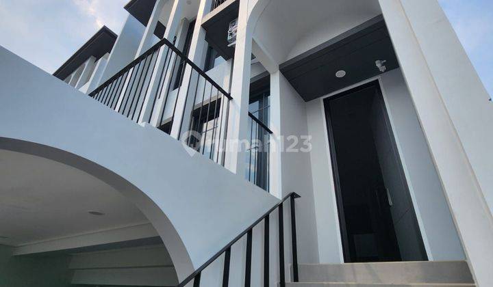 Rumah Hoek Di Bsd City Greenwich Cluster Aether Dekat Ke Toll Serpong, Aeon 2