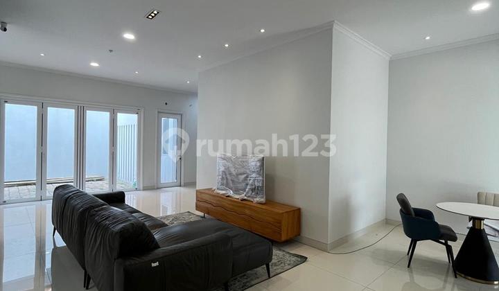 Luxury House in Gading Serpong, Pasadena Cluster, Semi-furnished 10x18m², Ready to Occupy 2